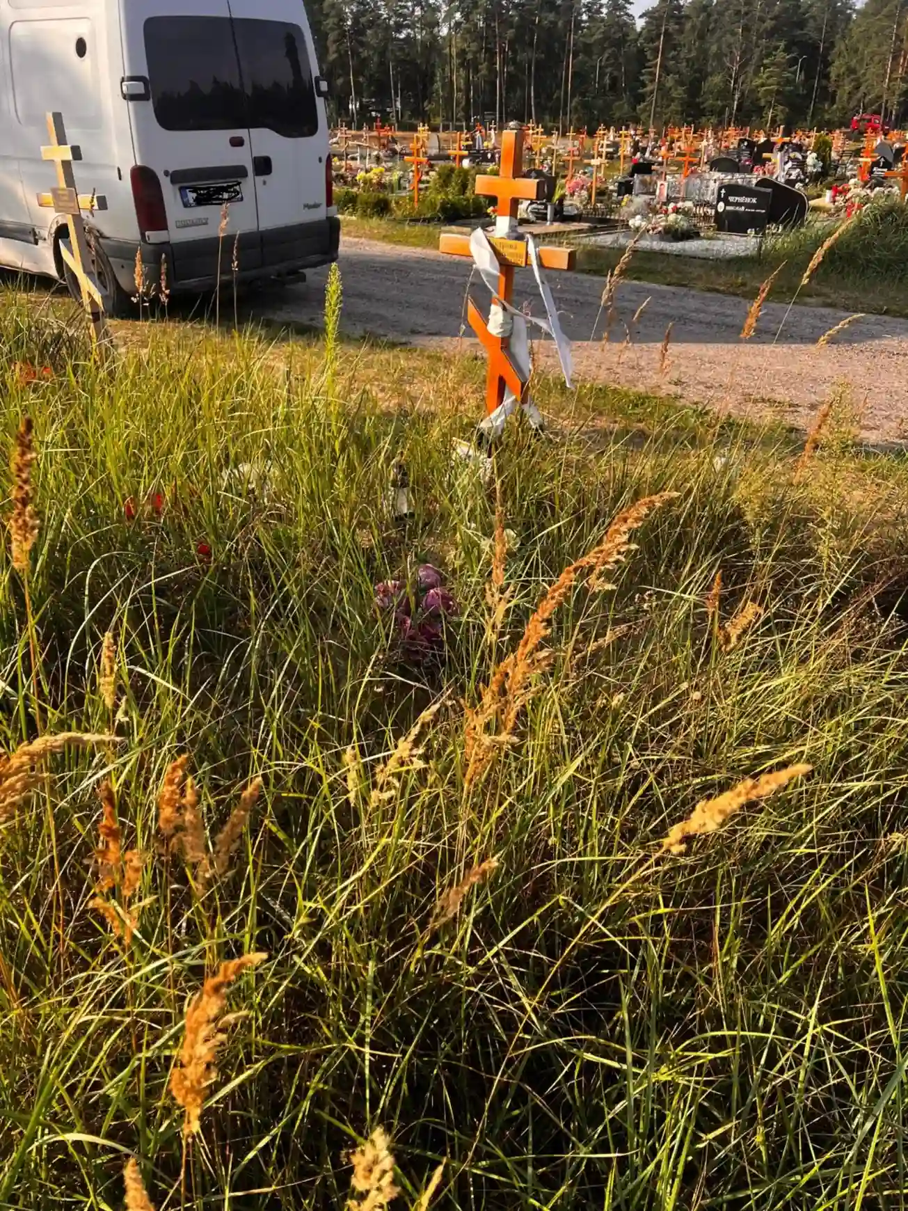 grāvju rakšana kapavietas pamatu izbūvei