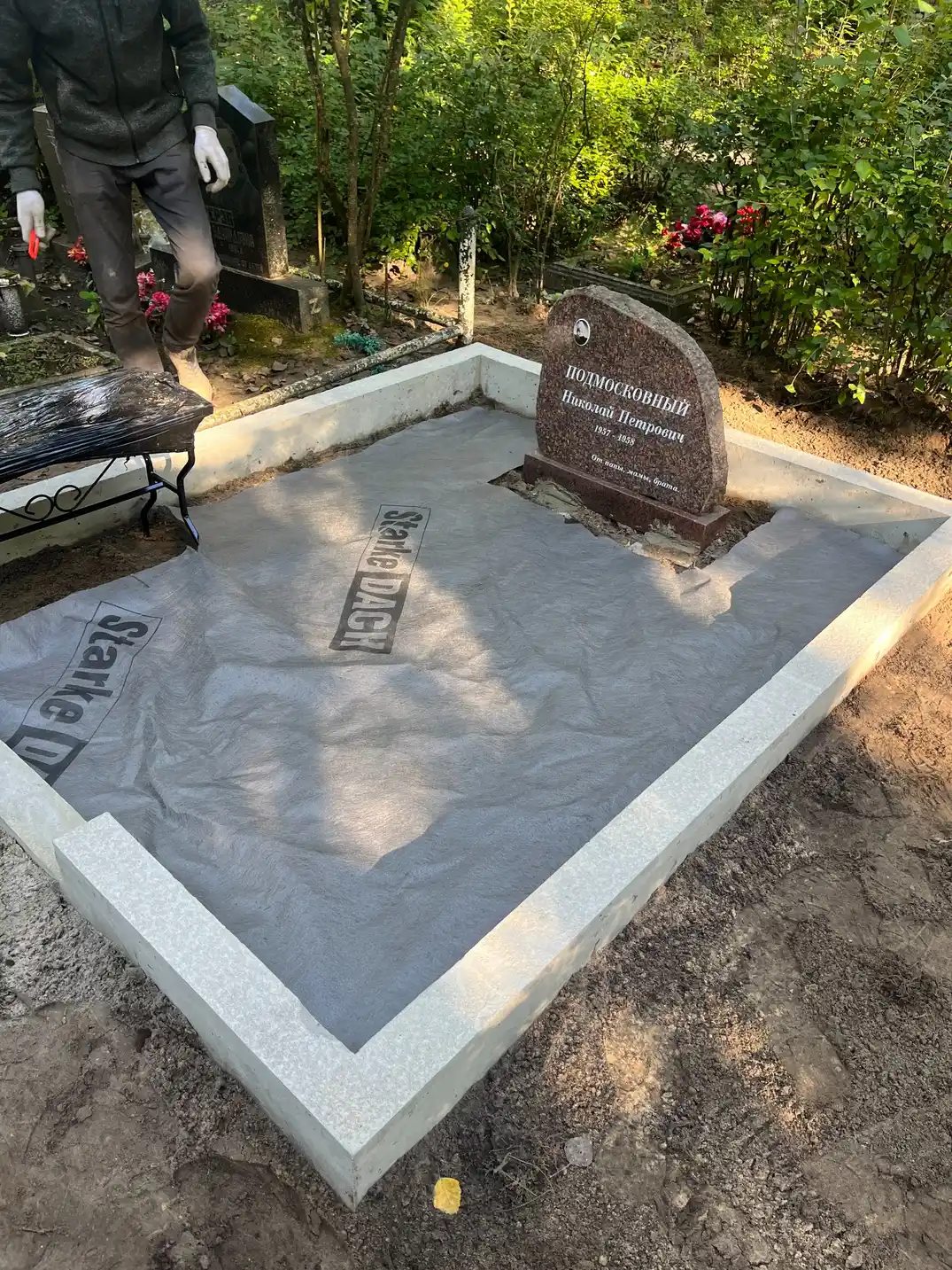 kapavietas pamatu virsmas izlīdzināšana