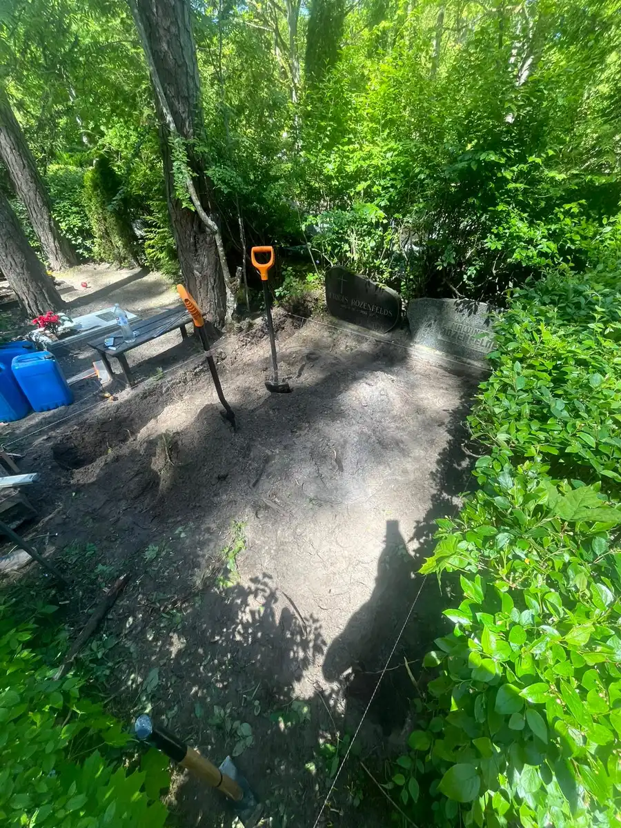 kapavietas līmeņu un robežu uzmērīšana pirms darbu sākšanas