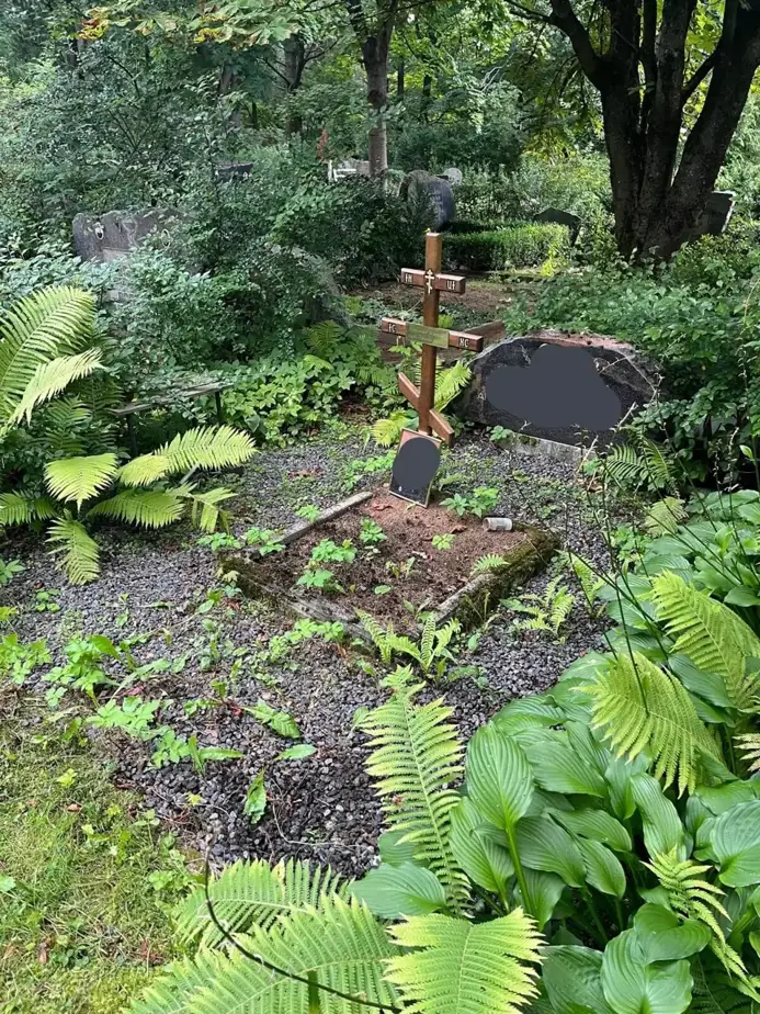 kapavietas segums ar dekoratīvo šķembu